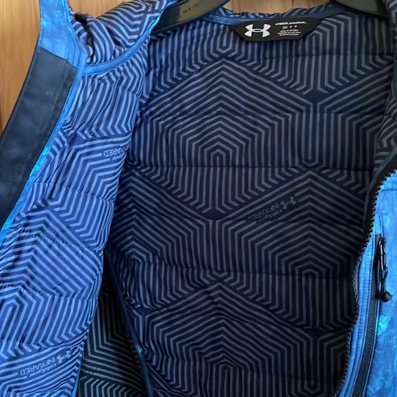 Under Armour Women's Hooded Running
Jacket sz sm - Picture 9 of 9